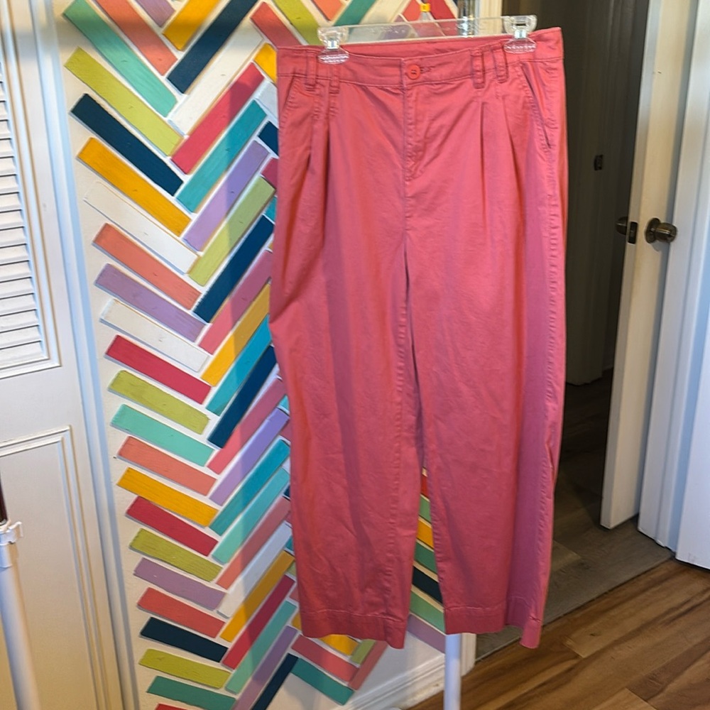 Coral pleated pants